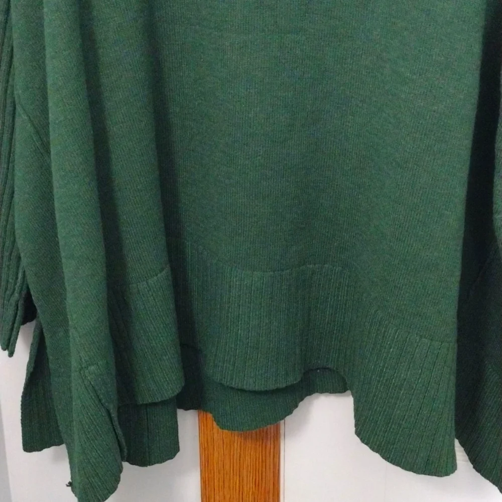 FREE PEOPLE V- Neck Sweater Green Size L NWT - Picture 11 of 13